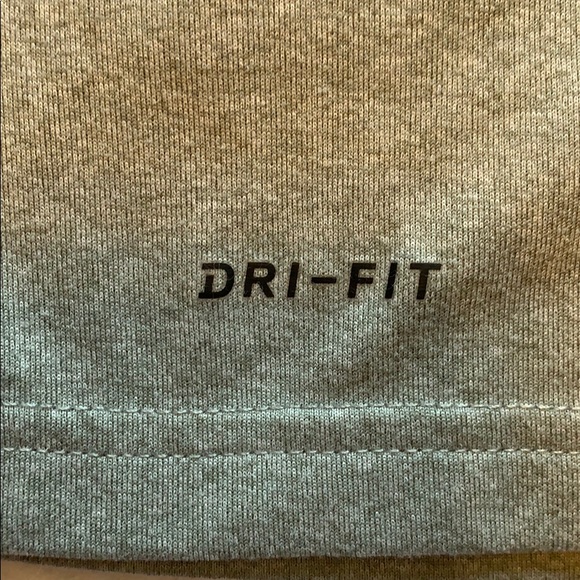 ♻️Boys Athletic Nike Tee - Picture 3 of 3